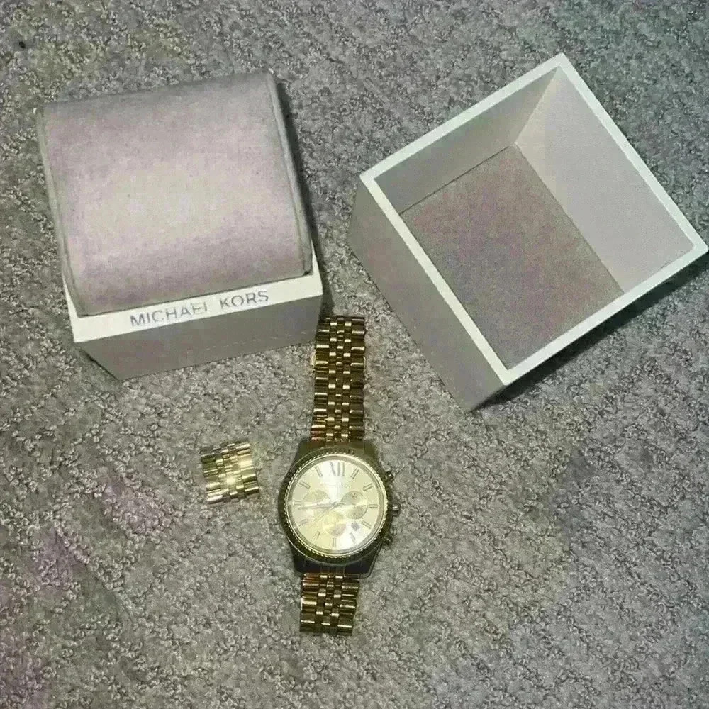 Michael Kors Gold-Tone Bradshaw Watch - Picture 4 of 9